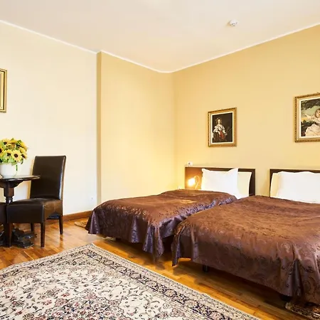 Cozy Reginetta Building Central Location *