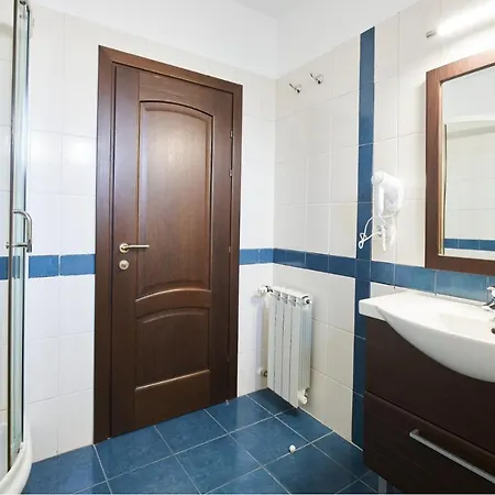 Cozy Reginetta Building Central Location *